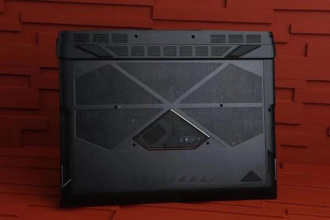 宏碁暗影骑士擎7 Pro评测:Ultra9+RTX5080双芯狂飙,18寸巨屏性能怪兽解析
