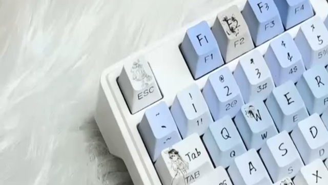 水墨爱丽丝，搭配三模机械键盘