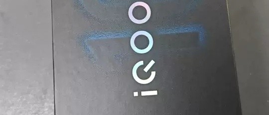 vivo iQOO Neo10 Pro+：苹果平替的性价比之选