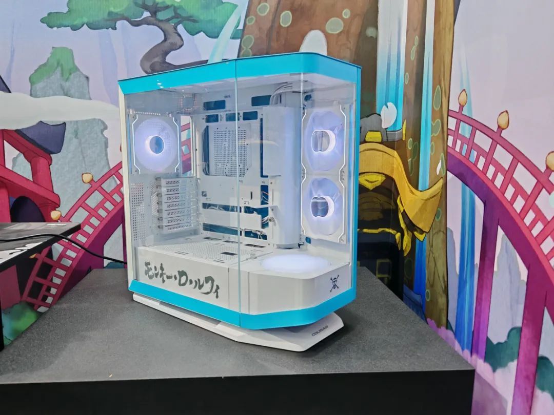 Computex 2025:骨伽推出CFV235悬浮式机箱,并带来两款全新水冷和联排风扇