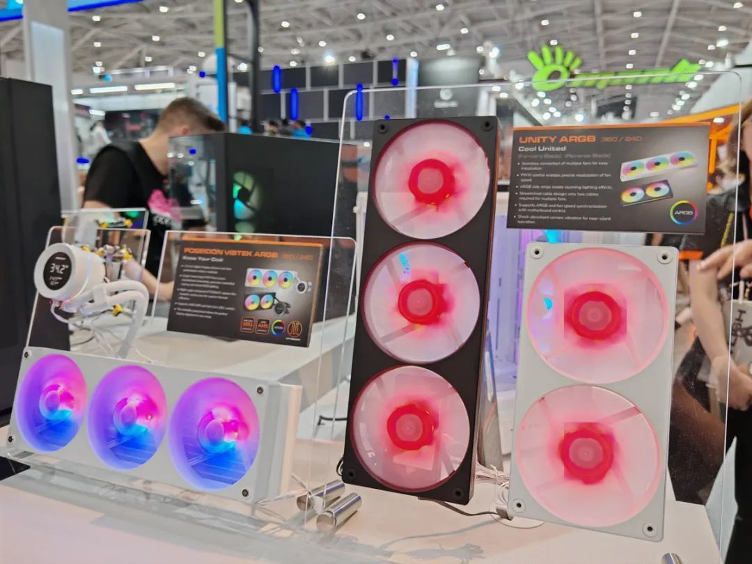 Computex 2025:骨伽推出CFV235悬浮式机箱,并带来两款全新水冷和联排风扇
