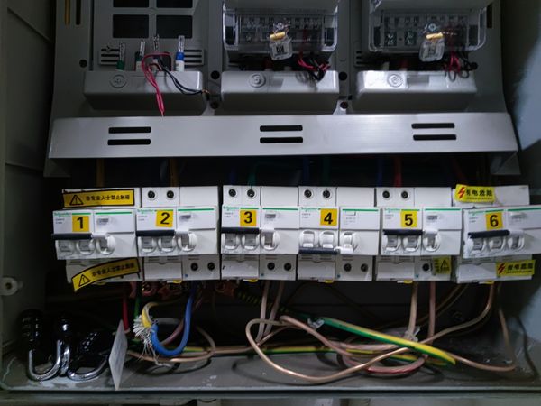 一小时血赚300，话说国网都用施耐德这么有钱了吗