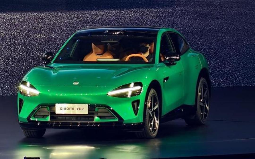 小米YU7豪华轿跑SUV首发：835km续航+天际屏，800V平台硬刚Model Y