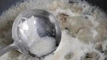 肉食水里浮沫：是脏东西还是精华？该留还是该弃？
