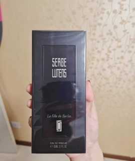 🌹 一支香水，一场叛逆的浪漫