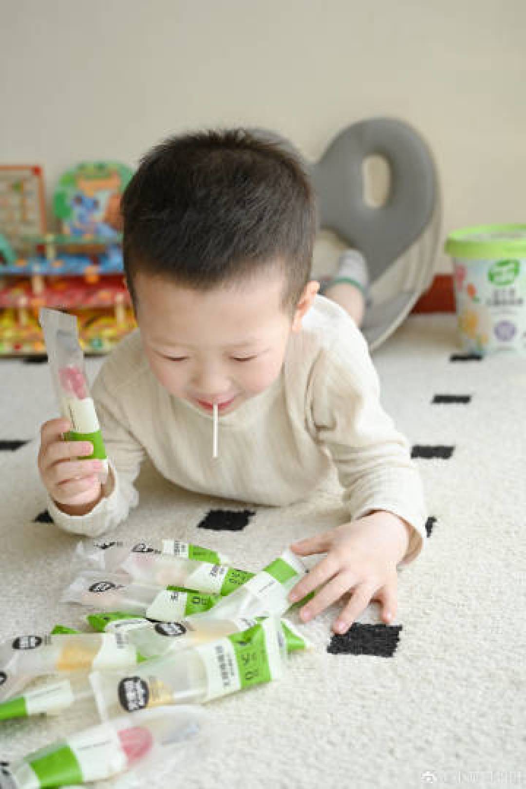 童心不设防：四万人同含棒棒糖解锁儿童节甜蜜密码