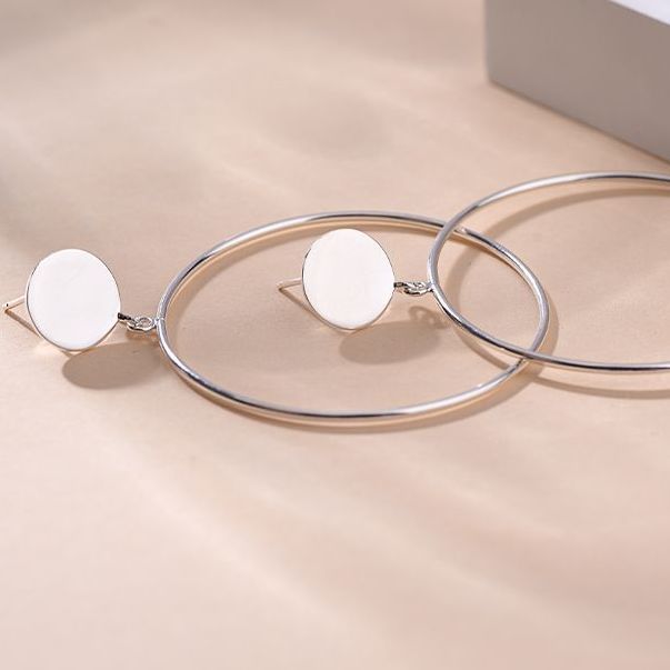 圆环之韵，演绎时尚新风