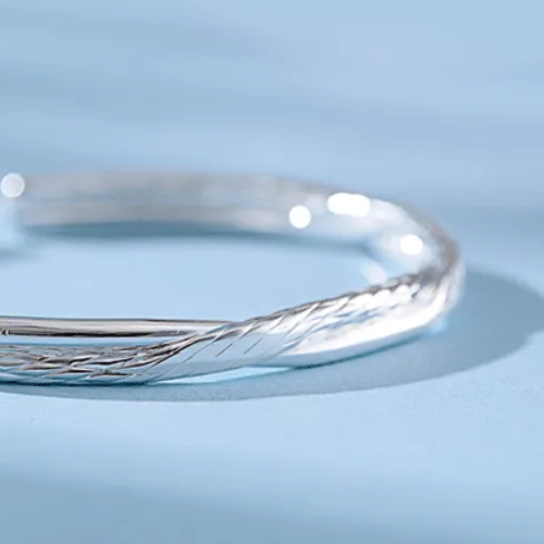 腕间流光，镌刻优雅