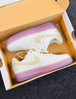 紫色很有韵味：Nike Air Force 1 '07 LX