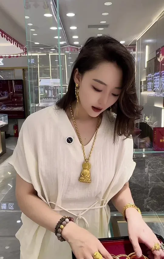 不是大克重手镯买不起，而且小克重手镯更有性价比～#黄金 #黄金手镯 #黄金手镯怎么选