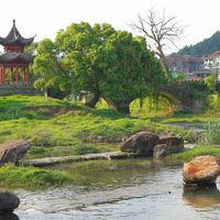 一座没有年轻人但还会再来的城 - 江西宜春温汤镇明月山假日酒店