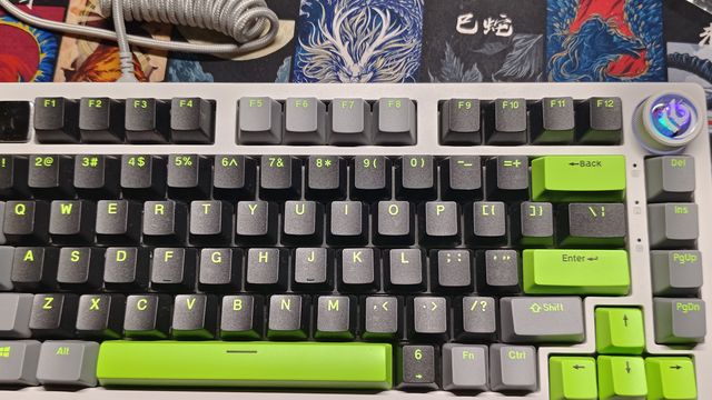 为了多出来的青轴组了一把键盘