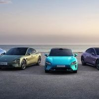 贵1万就选Model Y！小米YU7最新实车曝光 搭载橙色方向盘