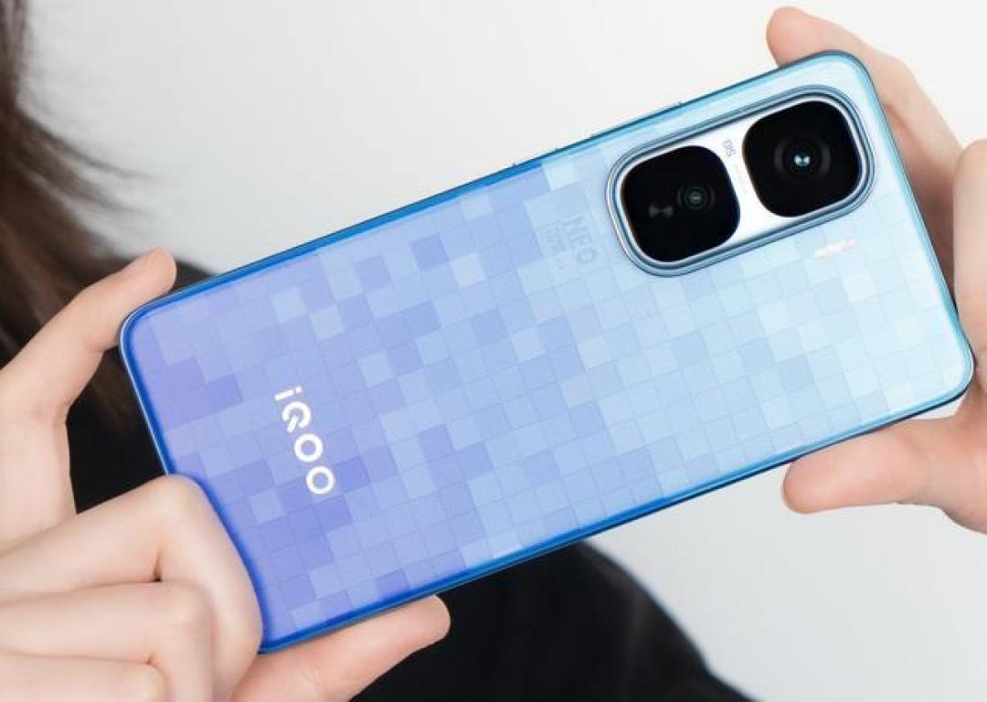 iQOO Neo10 Pro+深度评测：2K屏+6800mAh双芯旗舰颠覆性价比认知