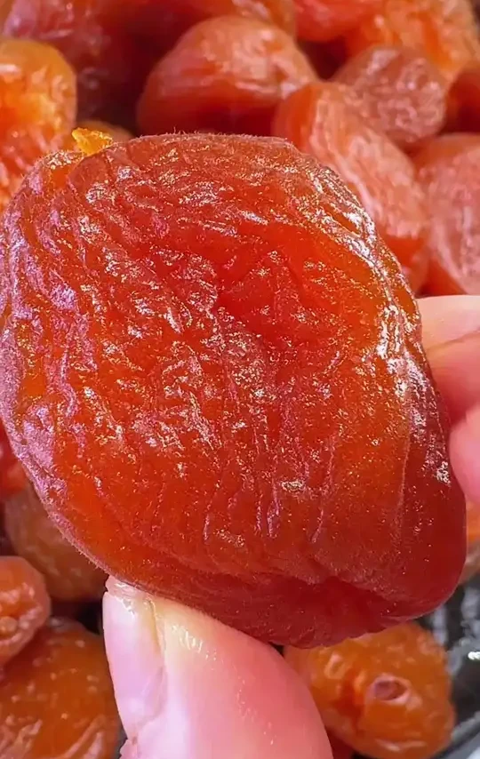 现在我们家一致认为薅到了新疆红杏干的大羊毛,本来都不想发这个视频的,因为实在没佣金,就当粉丝福利了老断货,趁现在有货赶紧冲#果脯 #红杏干 #果干