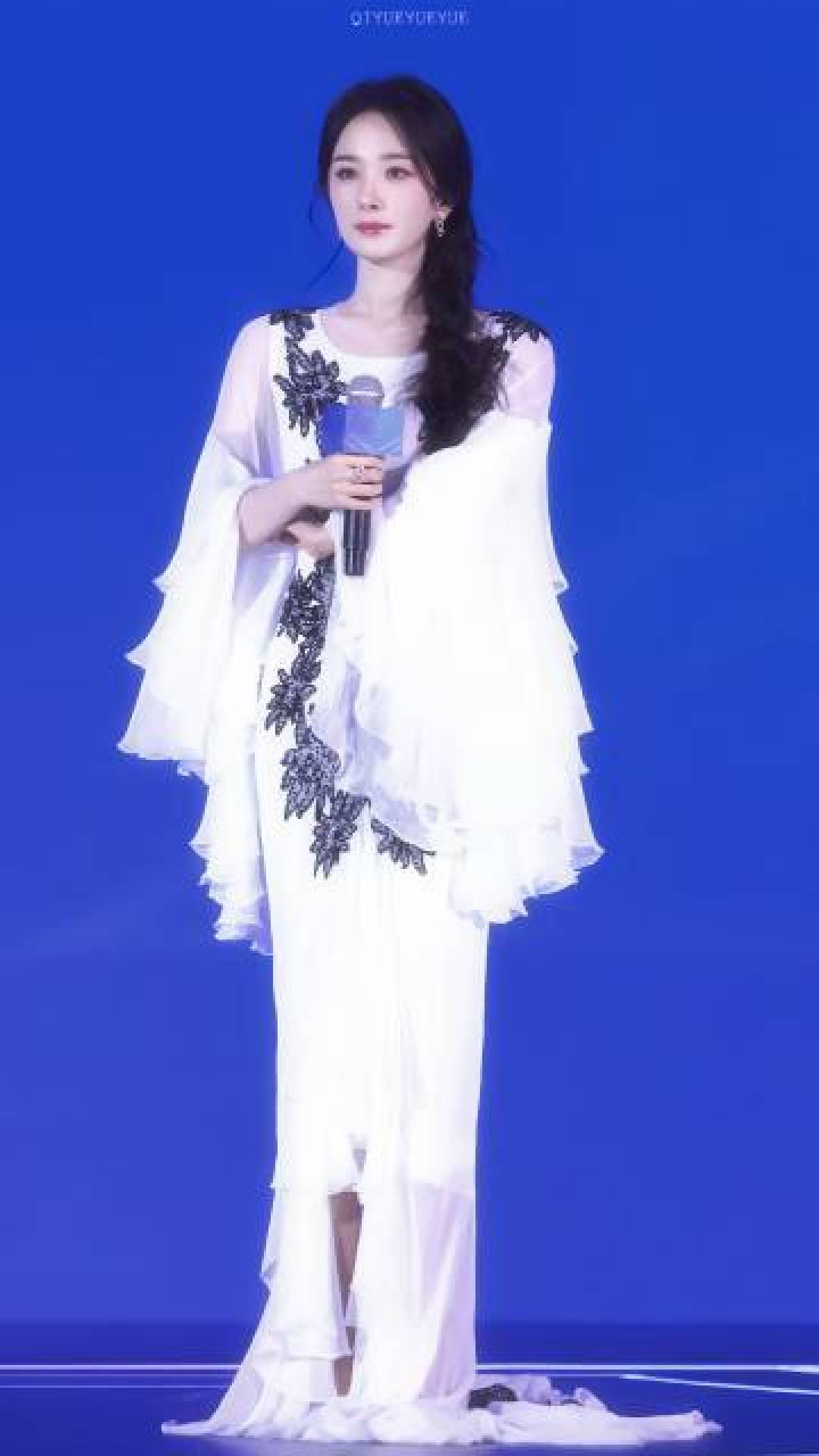 杨幂首度代言奶粉品牌 君乐宝“脑体双优”科研实力获顶流认证