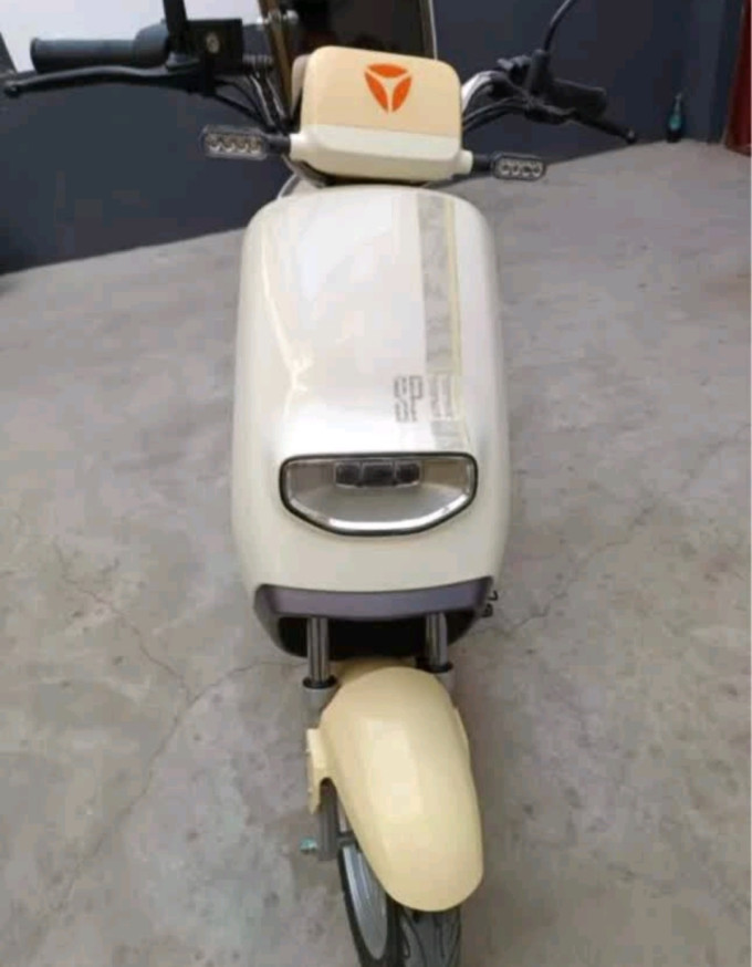 雅迪摩托车整车