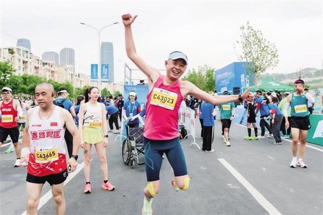 黄河之滨竞逐未来：2025兰州马拉松破纪录热潮点燃丝路名城