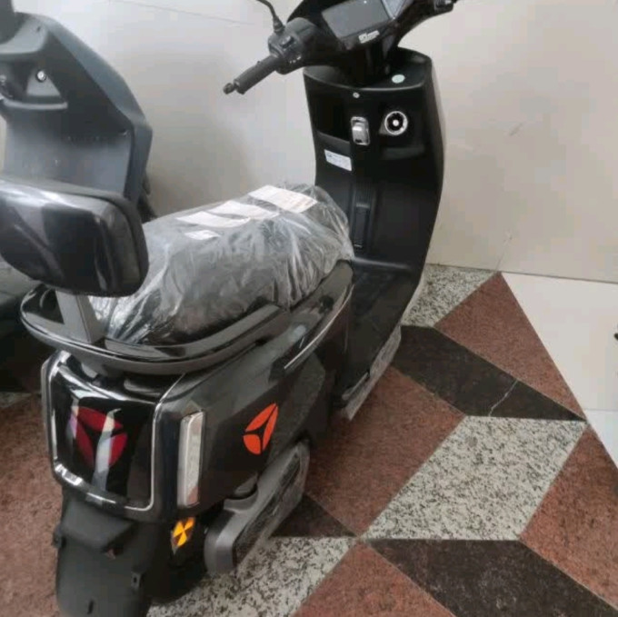雅迪摩托车整车