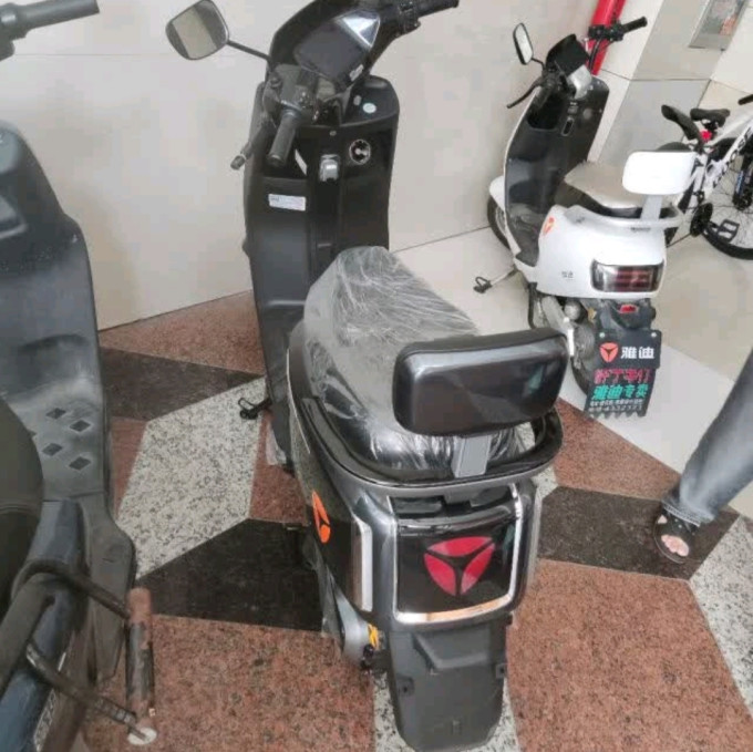 雅迪摩托车整车