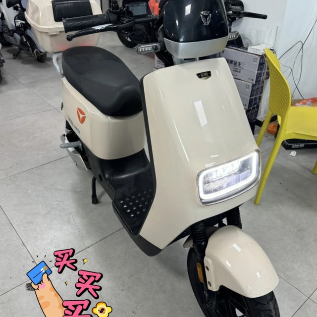 雅迪DE8骑行体验：城市穿梭者的灵活哲学