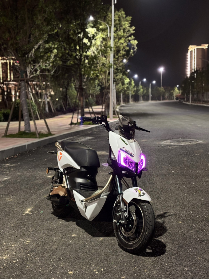 雅迪摩托车整车
