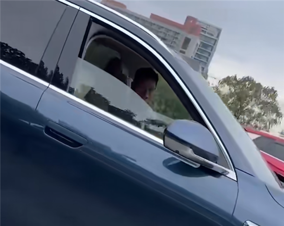 问界客服回应余承东疑开车睡觉:M8是L2级辅助驾驶 不能代替人工驾驶