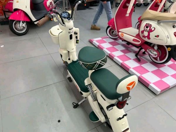 雅迪冠能C50：通勤新选择
