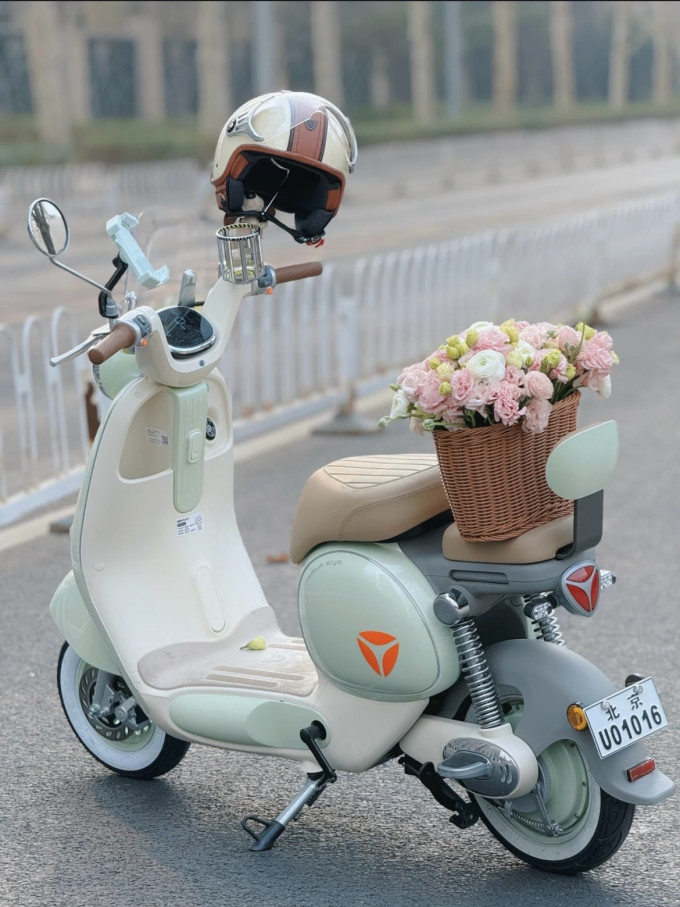 雅迪q50电动车深度笔记复古美学与科技创新的融合