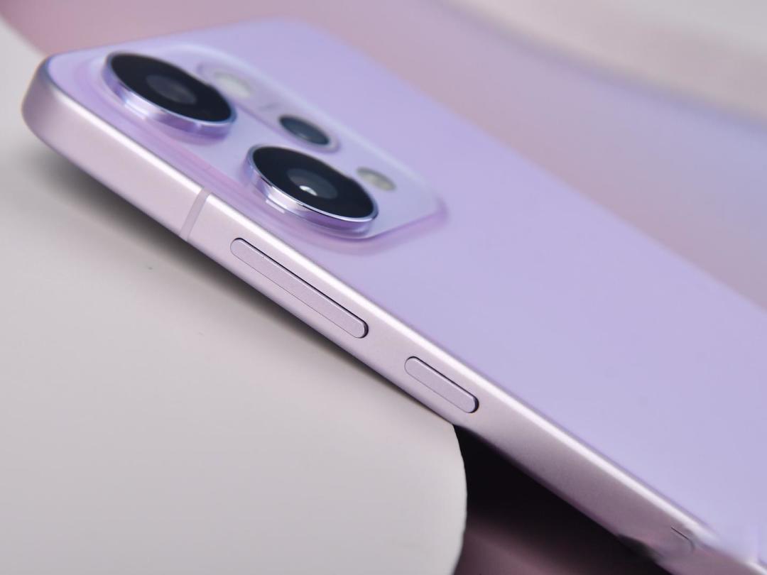 OPPO Reno14 Pro首发评测:人鱼姬配色惊艳,全焦段影像+1.5K直屏体验升级