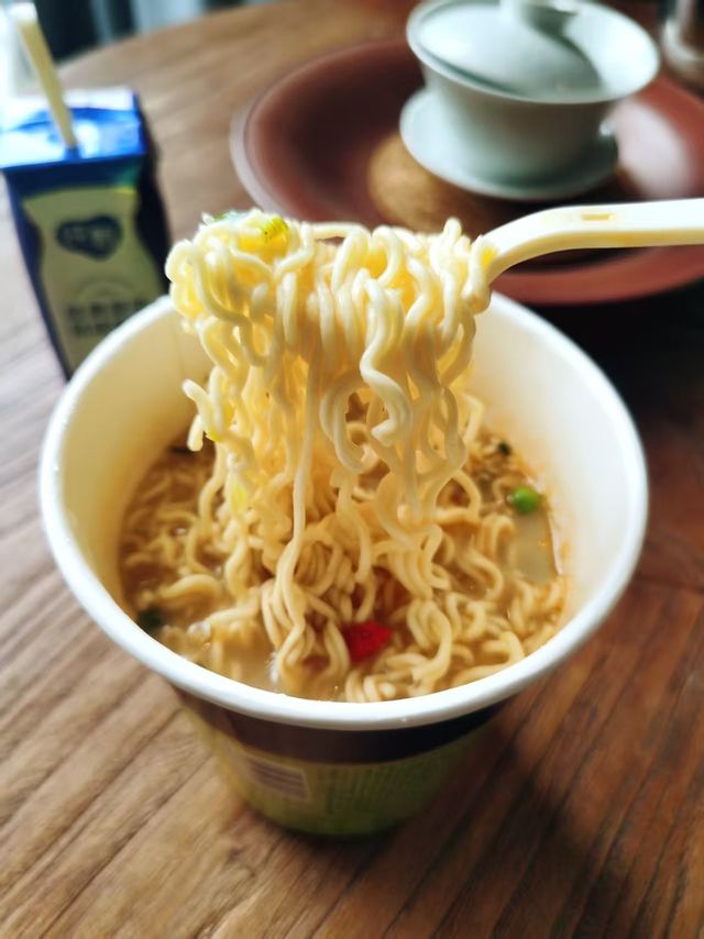 汤达人豚骨拉面：方便面中的经典