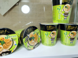 汤达人豚骨拉面：方便面中的经典