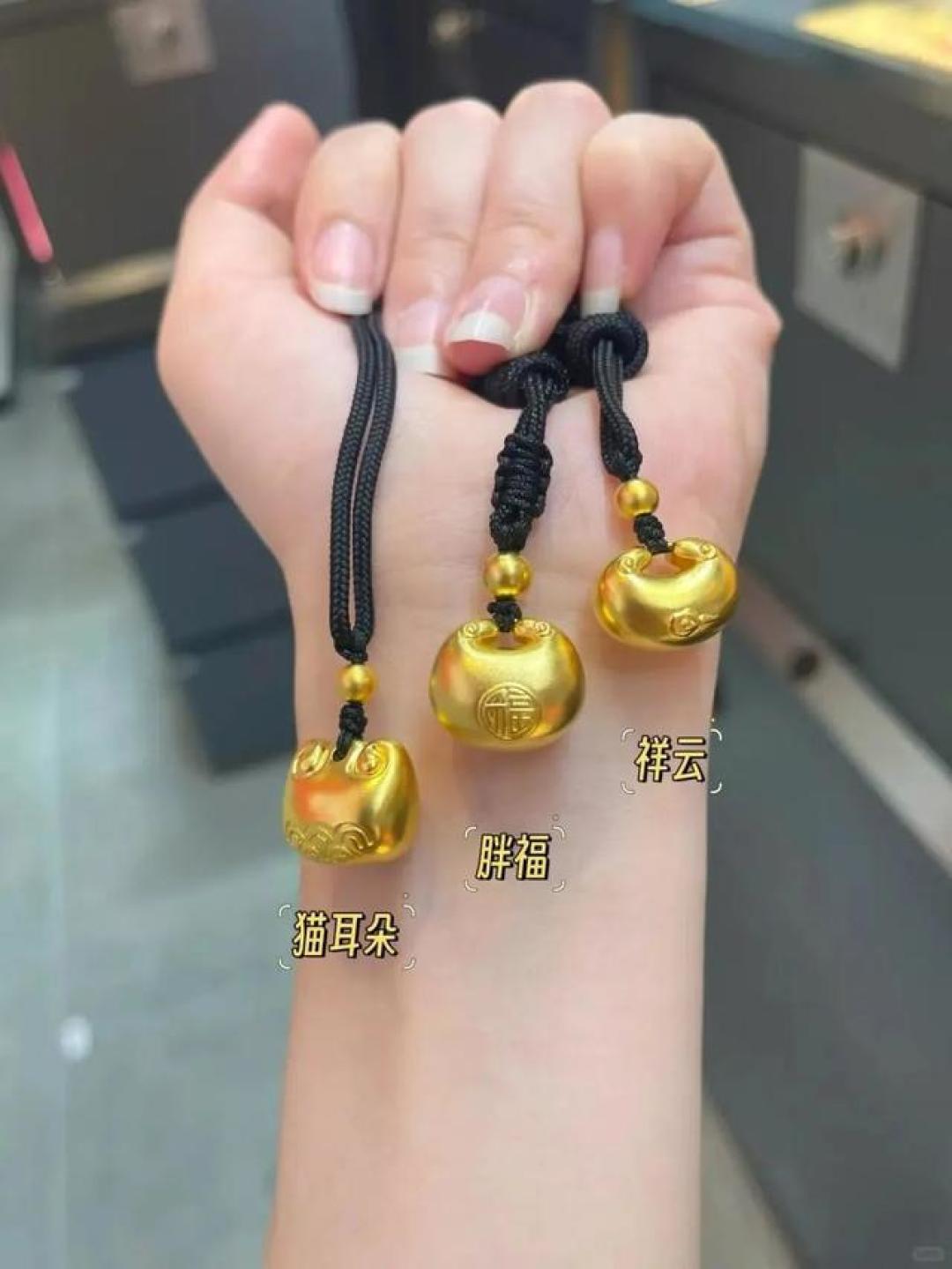 超会挑礼物的她赢麻了!乾坤圈项链成Z世代情感破圈绝杀技