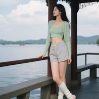 夏日穿搭心机：解锁多巴胺配色与透气叠穿，做行走的活力调色盘