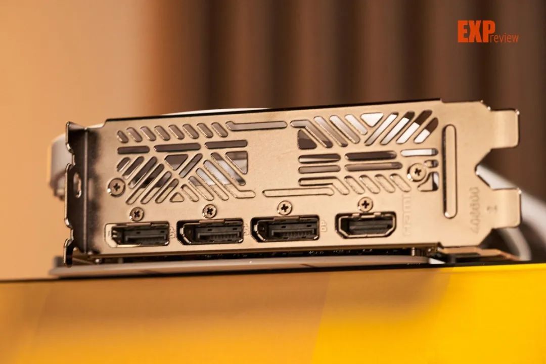 索泰RTX 5060 8GB XGAMING OC显卡评测：融合潮流元素，高效散热设计