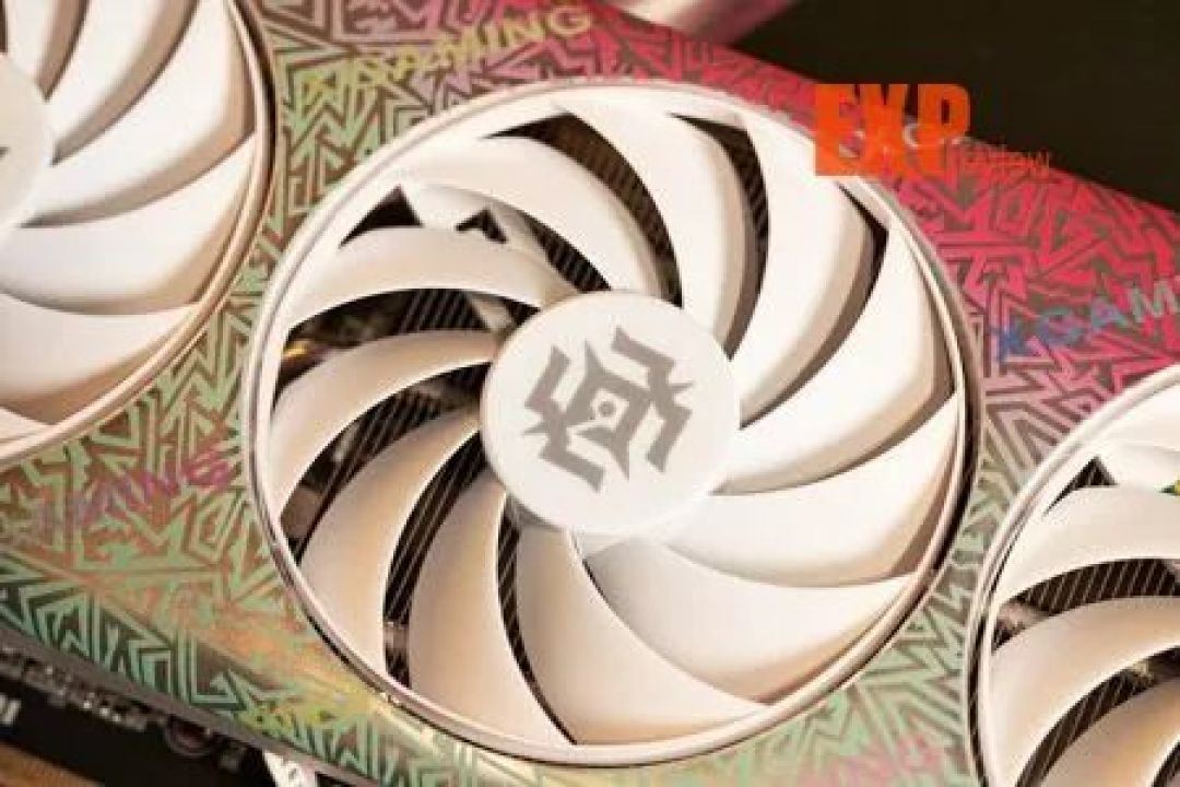 索泰RTX 5060 8GB XGAMING OC显卡评测：融合潮流元素，高效散热设计