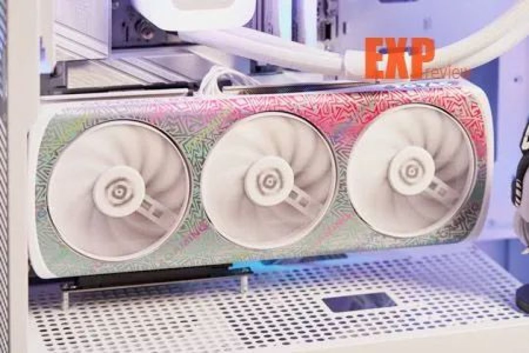 索泰RTX 5060 8GB XGAMING OC显卡评测：融合潮流元素，高效散热设计