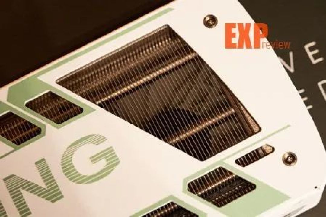 索泰RTX 5060 8GB XGAMING OC显卡评测：融合潮流元素，高效散热设计