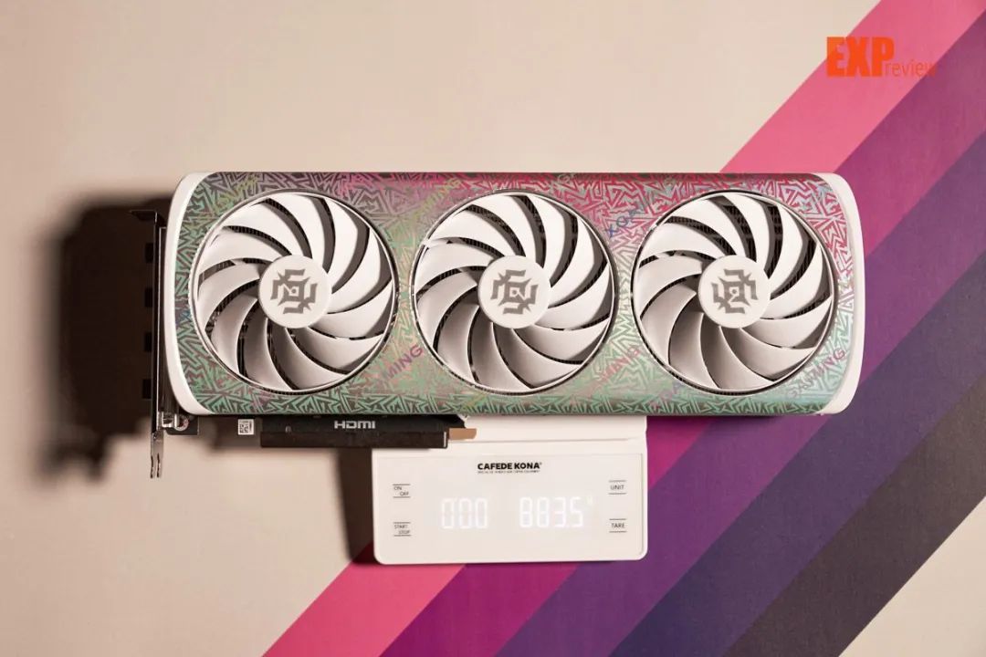 索泰RTX 5060 8GB XGAMING OC显卡评测：融合潮流元素，高效散热设计