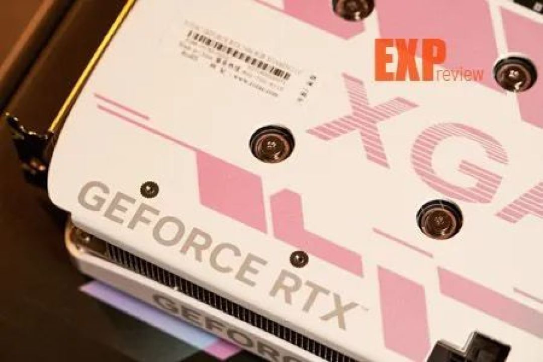 索泰RTX 5060 8GB XGAMING OC显卡评测：融合潮流元素，高效散热设计