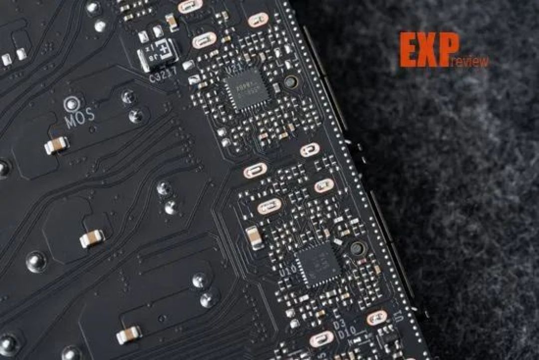 影驰 RTX 5060 圣刃 OC评测:纯白有实力的入门单机“利器”