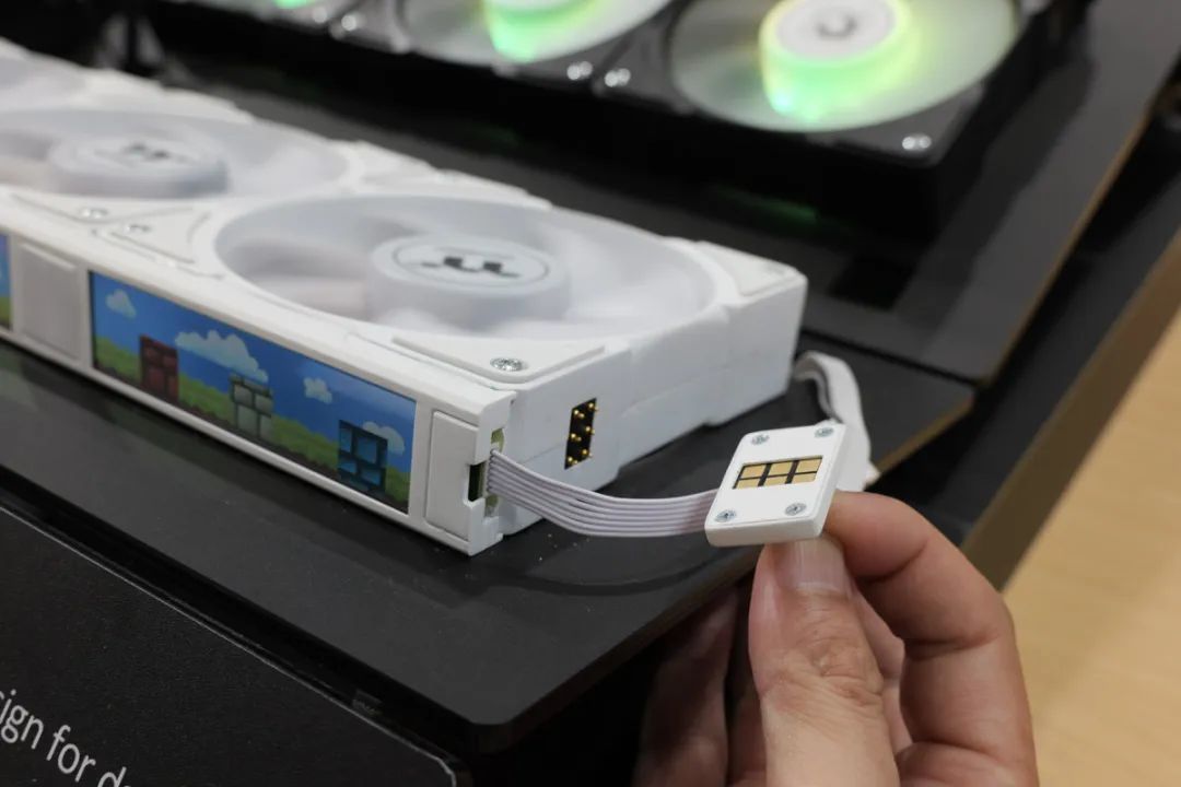 Computex 2025:Tt带来多款全新水冷产品,并推出带LCD屏幕的磁吸风扇