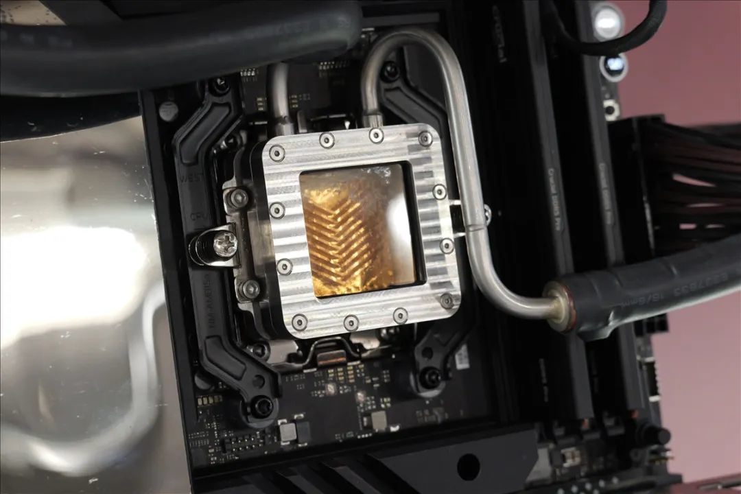 Computex 2025：确是“猫鼠”齐全，猫头鹰推出多款散热器及联名产品