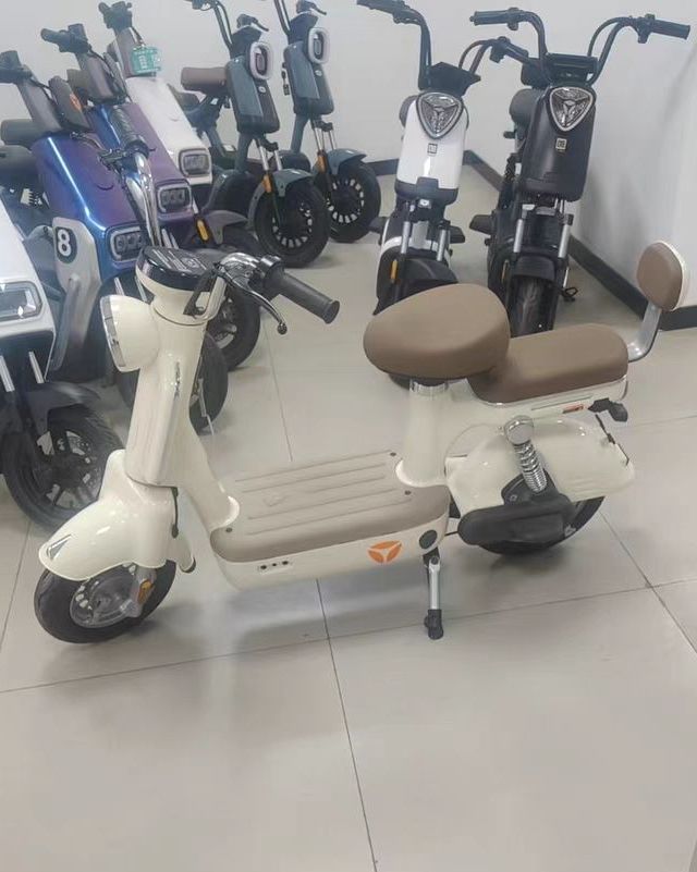 雅迪冠能摩登电动车门店自提