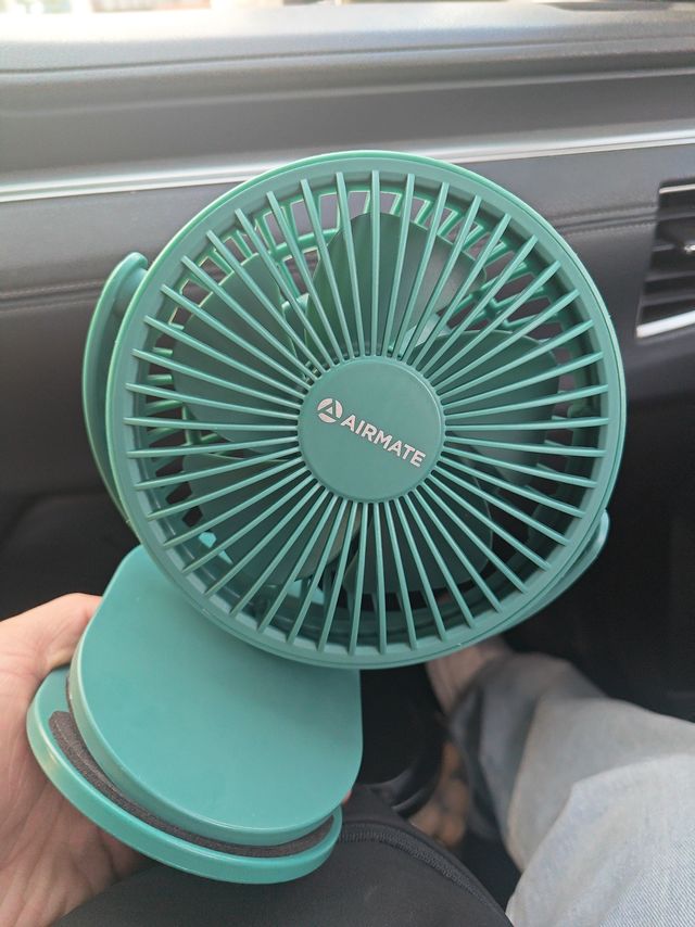 挂立两用的桌面小风扇