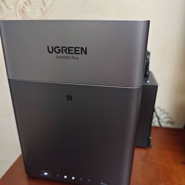 第一次使用NAS，配置到位的绿联US3000 UPS。