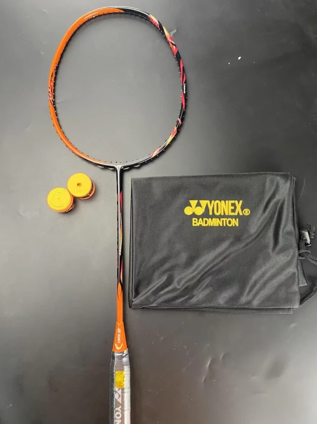YONEX/尤尼克斯 天斧99太阳橙 羽毛球拍 进攻型单拍
省队和高校打比赛用拍 图片都是百分百实拍图所见即所得 买到就是赚到
【数量不多售馨即止】
【拍下当天发货，店长亲自免费拉好市场价值35元BG