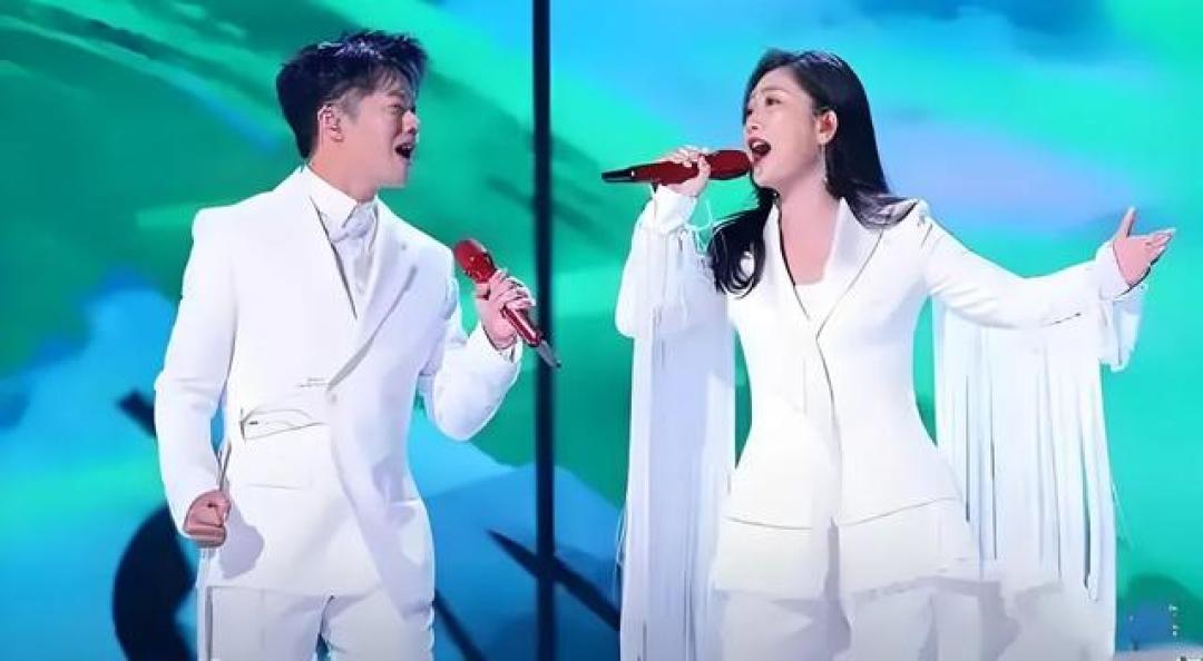 凤凰传奇鸟巢演唱会创纪录:十万人合唱掀翻屋顶,国潮舞台引爆全民狂欢