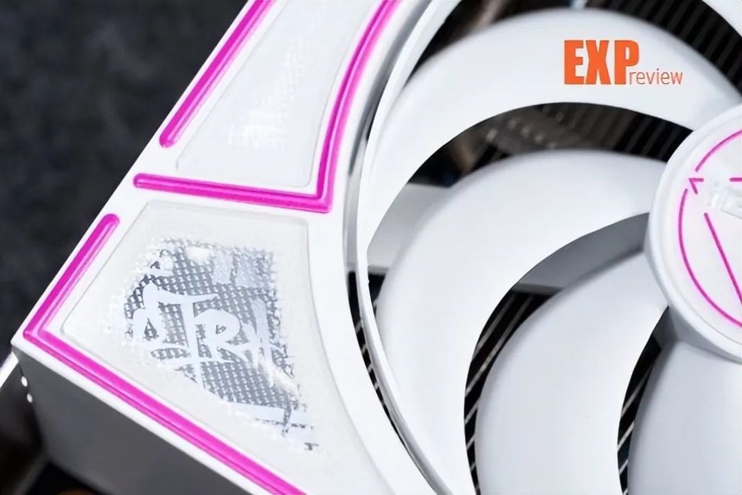 七彩虹iGame RTX 5060 Ultra W DUO OC显卡评测:精致有料的小“甜品”