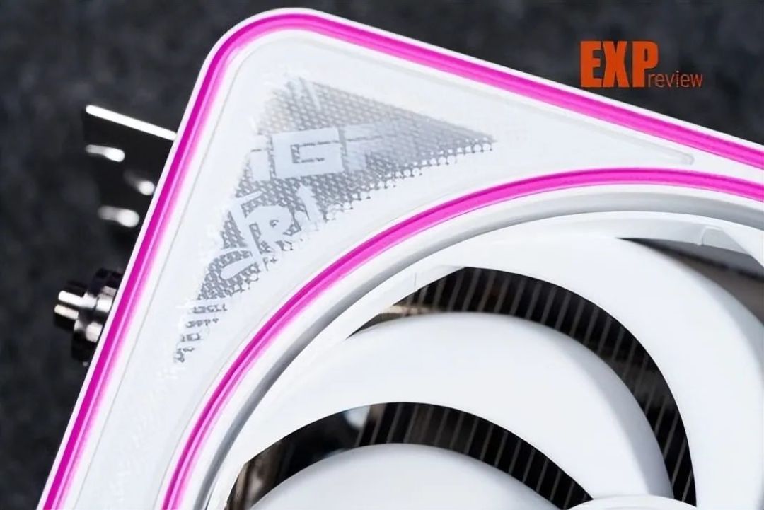 七彩虹iGame RTX 5060 Ultra W DUO OC显卡评测:精致有料的小“甜品”